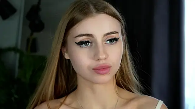 Snapshot of Sandy-the-Squirrel chatting on December 2024 08:11:02 AM Sandy-the-Squirrel online show from December 2024 08:11:02 AM