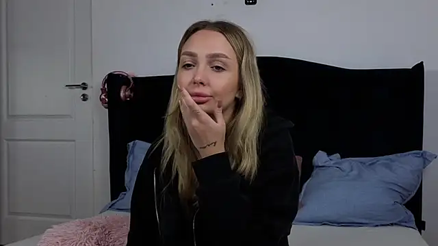 AnnaMaee online show from November 2025 06:45:01 PM