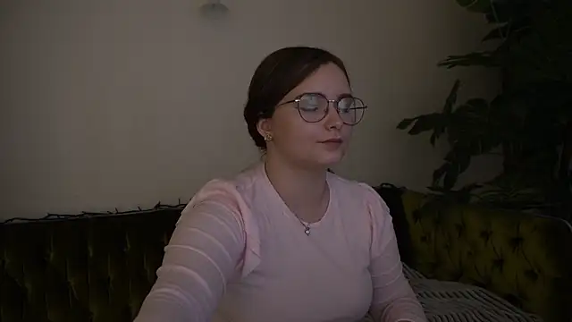 Snapshot of MagicPeachh_ chatting on December 2024 03:11:02 PM MagicPeachh online show from December 2024 03:11:02 PM