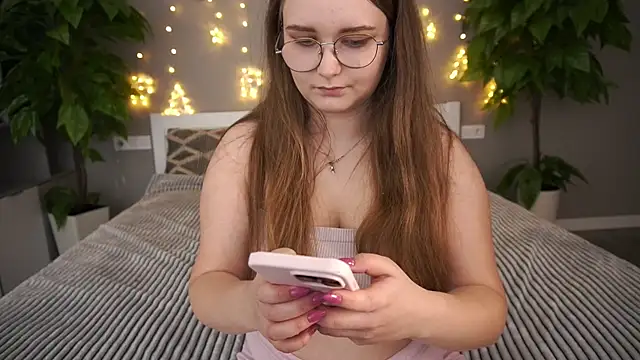 Snapshot of MagicPeachh_ chatting on December 2024 01:47:01 PM MagicPeachh online show from December 2024 01:47:01 PM