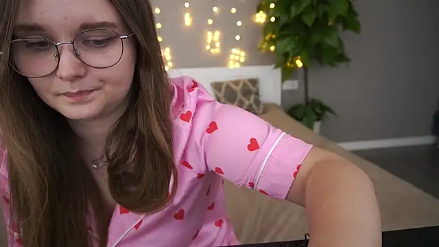 Snapshot of MagicPeachh_ chatting on January 2025 04:58:02 PM MagicPeachh online show from January 2025 04:58:02 PM