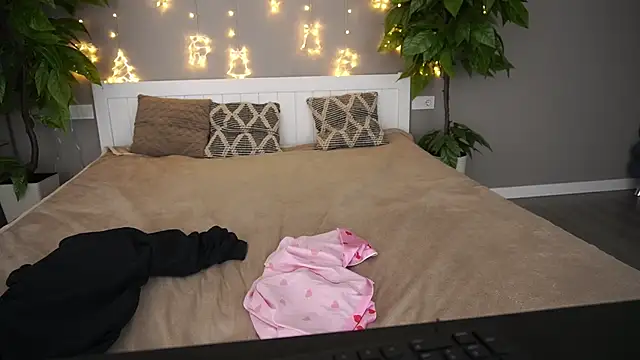 Snapshot of MagicPeachh_ chatting on January 2025 08:00:02 PM MagicPeachh online show from January 2025 08:00:02 PM