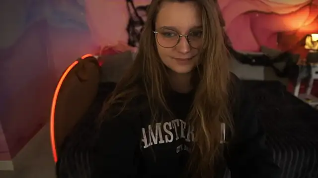 Snapshot of MagicPeachh_ chatting on October 2025 05:52:01 AM MagicPeachh online show from October 2025 05:52:01 AM