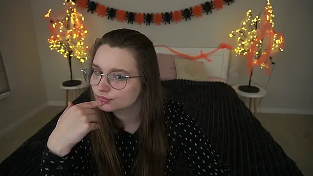 Snapshot of MagicPeachh_ chatting on October 2025 06:58:01 AM MagicPeachh online show from October 2025 06:58:01 AM