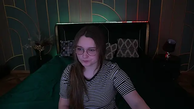 Snapshot of MagicPeachh_ chatting on November 2025 06:45:01 AM MagicPeachh online show from November 2025 06:45:01 AM