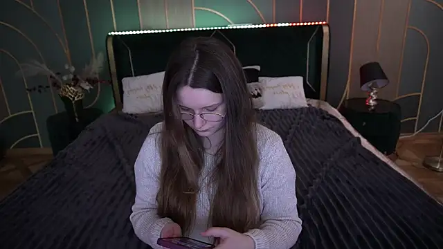 Snapshot of MagicPeachh_ chatting on November 2025 07:10:01 AM MagicPeachh online show from November 2025 07:10:01 AM