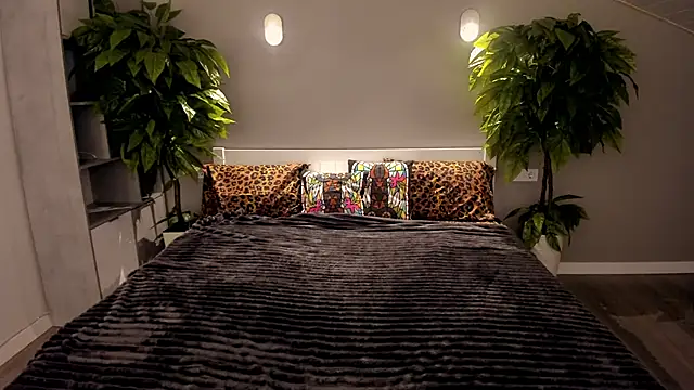 Snapshot of MagicPeachh_ chatting on December 2025 06:41:01 AM MagicPeachh online show from December 2025 06:41:01 AM