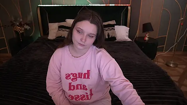 Snapshot of MagicPeachh_ chatting on December 2025 01:53:01 PM MagicPeachh online show from December 2025 01:53:01 PM