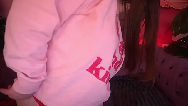 MagicPeachh  online show from December 2025 01:41:02 PM