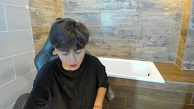 Snapshot of Bryce_Evans chatting on February 2025 03:40:01 PM Bryce Evans online show from February 2025 03:40:01 PM