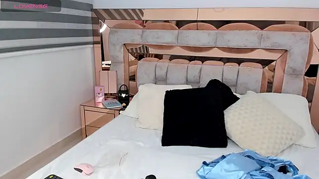 Snapshot of CamiiLovers chatting on January 2025 11:18:01 PM CamiiLovers online show from January 2025 11:18:01 PM