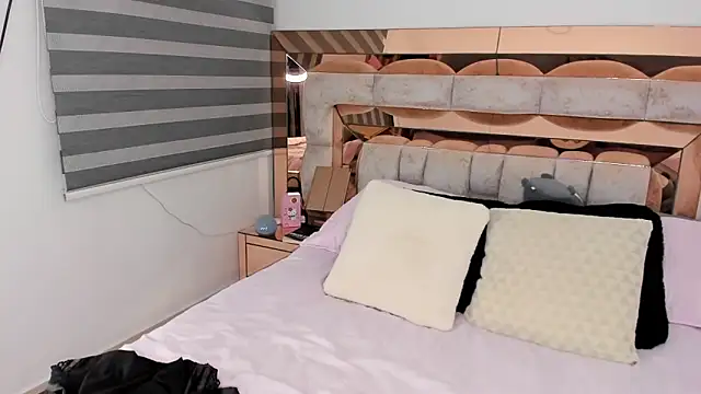 Snapshot of CamiiLovers chatting on September 2025 12:44:02 AM CamiiLovers online show from September 2025 12:44:02 AM