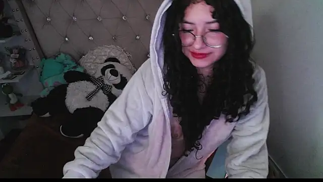 Snapshot of CherieCurl chatting on November 2025 07:46:02 PM CherieCurl online show from November 2025 07:46:02 PM