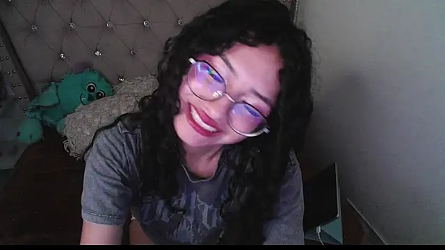 Snapshot of CherieCurl chatting on November 2025 04:12:02 AM CherieCurl online show from November 2025 04:12:02 AM