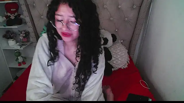 Snapshot of CherieCurl chatting on December 2025 03:54:01 PM CherieCurl online show from December 2025 03:54:01 PM