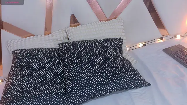 Snapshot of LilithSmith_ chatting on November 2025 11:42:02 AM LilithSmith online show from November 2025 11:42:02 AM