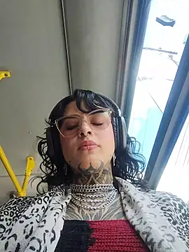 taaylor33 online show from January 2026 03:59:01 PM