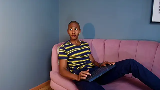 Snapshot of Ethan_Fox11 chatting on March 2025 02:37:01 PM Ethan Fox11 online show from March 2025 02:37:01 PM