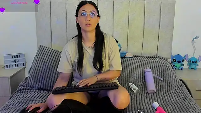 anny roberts online show from November 2025 11:21:02 PM