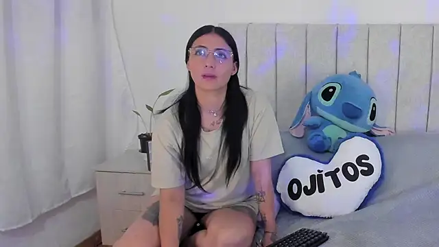 Snapshot of anny_roberts chatting on December 2025 11:10:02 PM anny roberts online show from December 2025 11:10:02 PM