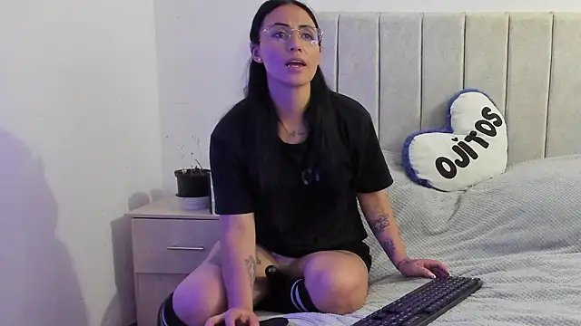 Snapshot of anny_roberts chatting on February 2026 10:58:01 PM anny roberts online show from February 2026 10:58:01 PM