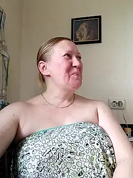 Snapshot of blondyaguar chatting on April 2026 01:24:02 PM blondyaguar online show from April 2026 01:24:02 PM