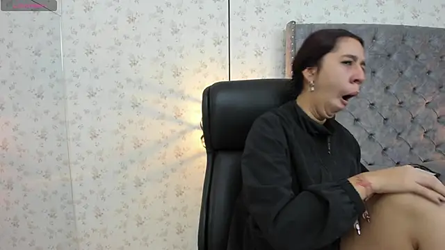 Snapshot of MissSussy chatting on November 2025 11:32:02 AM MissSussy online show from November 2025 11:32:02 AM