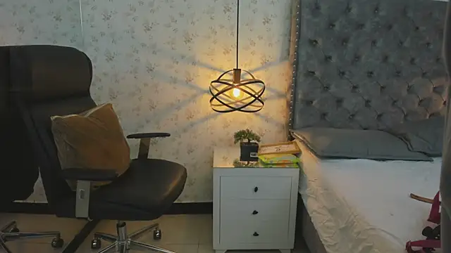 Snapshot of MissSussy chatting on November 2025 11:31:02 AM MissSussy online show from November 2025 11:31:02 AM