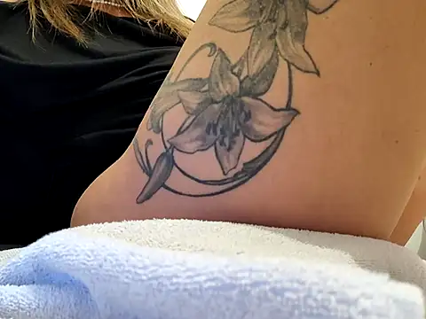 Snapshot of sweethotmilf888 chatting on November 2025 09:31:01 AM sweethotmilf888 online show from November 2025 09:31:01 AM