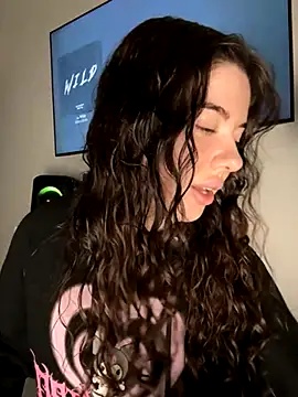 Kimi Ass online show from November 2025 01:05:01 AM