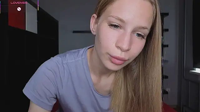 Elis Fox online show from June 2026 08:07:01 AM