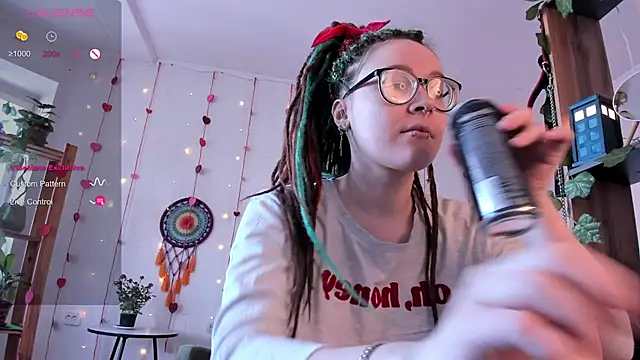 Snapshot of alisahug chatting on February 2025 06:20:01 AM alisahug online show from February 2025 06:20:01 AM