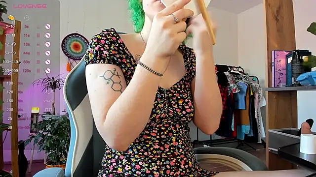 Snapshot of alisahug chatting on March 2025 07:05:02 AM alisahug online show from March 2025 07:05:02 AM