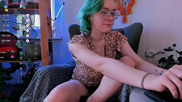 Snapshot of alisahug chatting on March 2025 06:58:02 AM alisahug online show from March 2025 06:58:02 AM