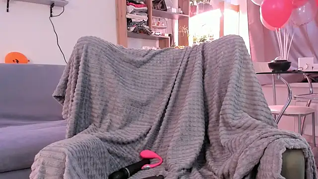 Snapshot of alisahug chatting on December 2025 08:34:01 AM alisahug online show from December 2025 08:34:01 AM