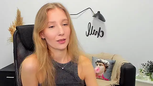 Snapshot of LolaWilsons chatting on January 2025 09:25:02 AM LolaWilsons online show from January 2025 09:25:02 AM