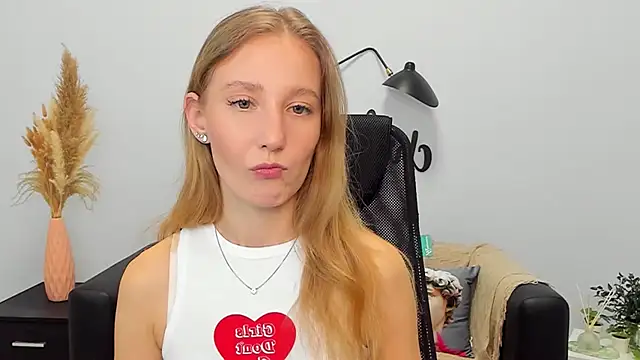 Snapshot of LolaWilsons chatting on February 2025 12:36:02 PM LolaWilsons online show from February 2025 12:36:02 PM