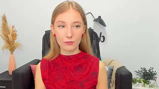 Snapshot of LolaWilsons chatting on February 2025 06:16:02 AM LolaWilsons online show from February 2025 06:16:02 AM