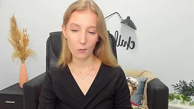 Snapshot of LolaWilsons chatting on March 2025 12:09:01 PM LolaWilsons online show from March 2025 12:09:01 PM