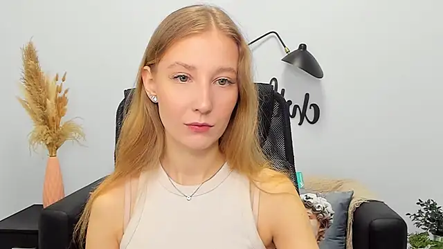 Snapshot of LolaWilsons chatting on March 2025 06:14:02 AM LolaWilsons online show from March 2025 06:14:02 AM