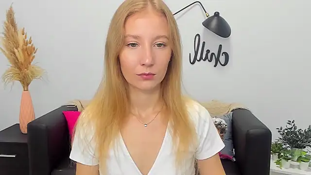 Snapshot of LolaWilsons chatting on September 2025 06:15:02 AM LolaWilsons online show from September 2025 06:15:02 AM