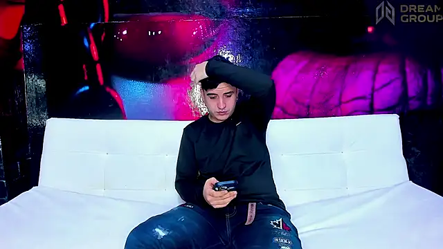 Snapshot of SlimLoves chatting on November 2025 09:48:01 PM SlimLoves online show from November 2025 09:48:01 PM