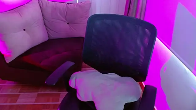 milfrousse online show from March 2025 04:17:02 PM