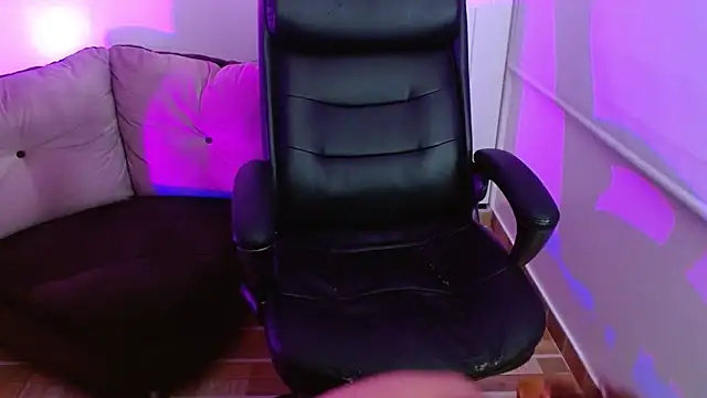 Snapshot of milfrousse chatting on February 2026 10:19:01 AM milfrousse online show from February 2026 10:19:01 AM