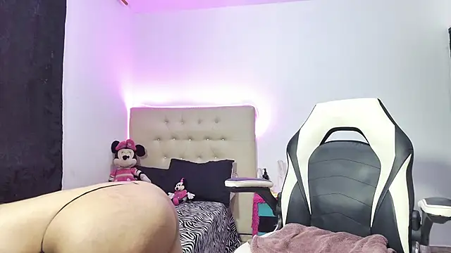 Isis brown7 online show from February 2025 10:48:01 PM