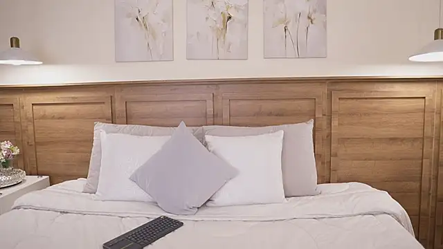 Amber Rush  online show from April 2026 11:43:02 PM