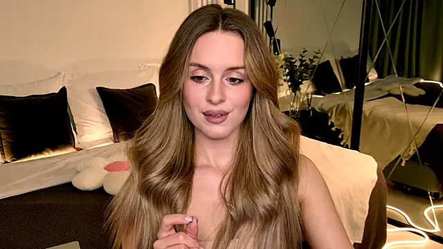 RozzitaBedberry online show from March 2026 12:44:01 PM