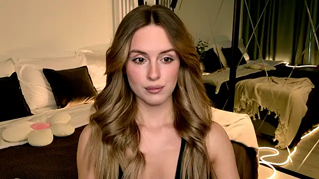 RozzitaBedberry online show from April 2026 12:13:01 PM