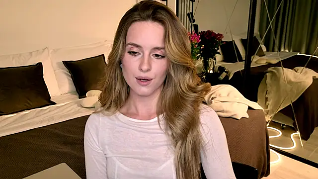 RozzitaBedberry online show from April 2026 03:36:01 PM