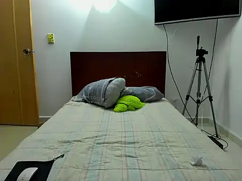 Chandler ken online show from November 2025 04:18:01 AM